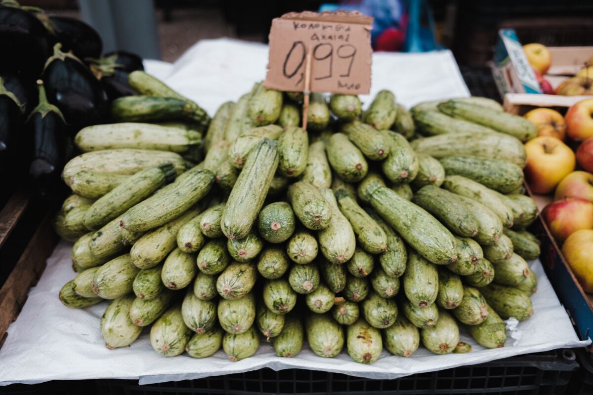Courses : les légumes frais flambent, le reste du caddie reste sage