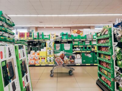 Auchan devient Intermarché : 27 supermarchés ont changé d&rsquo;enseigne, ce qui change pour vos courses